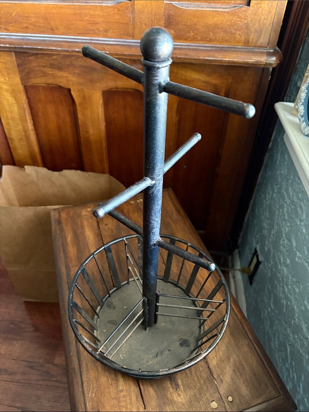 Magnolia Pearl Black Metal Mug Tree with Round Base